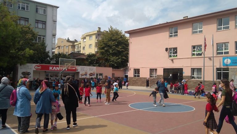 Eşrefbey İlkokulu