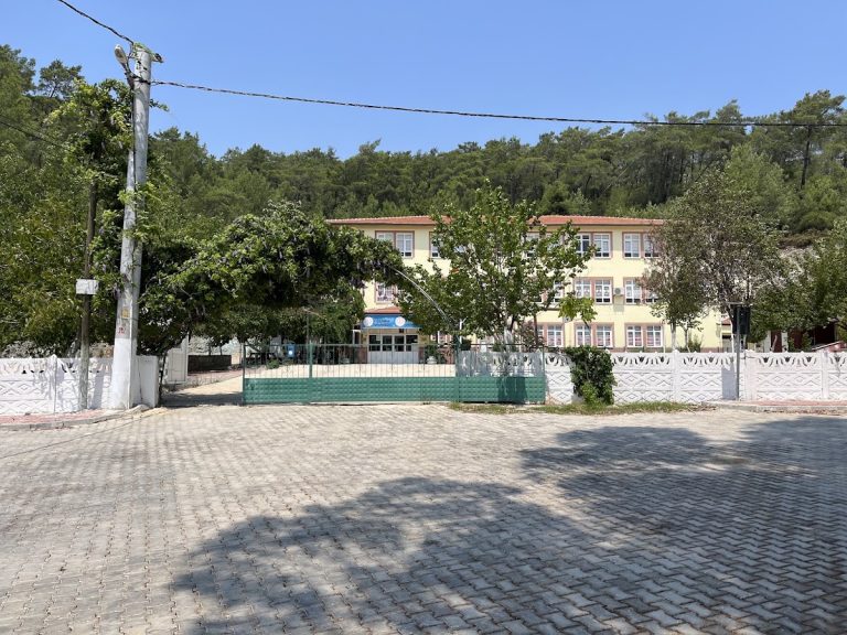 Kızılyaka İlkokulu/Ortaokulu