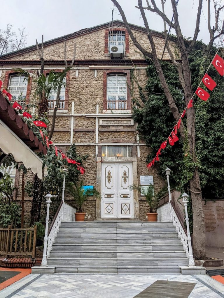 Özel Taş İlkokulu · Ortaokulu