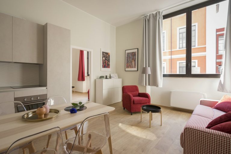 Karşıyaka’da Denize Yakın, Aydınlık 2+1 Kiralık Daire