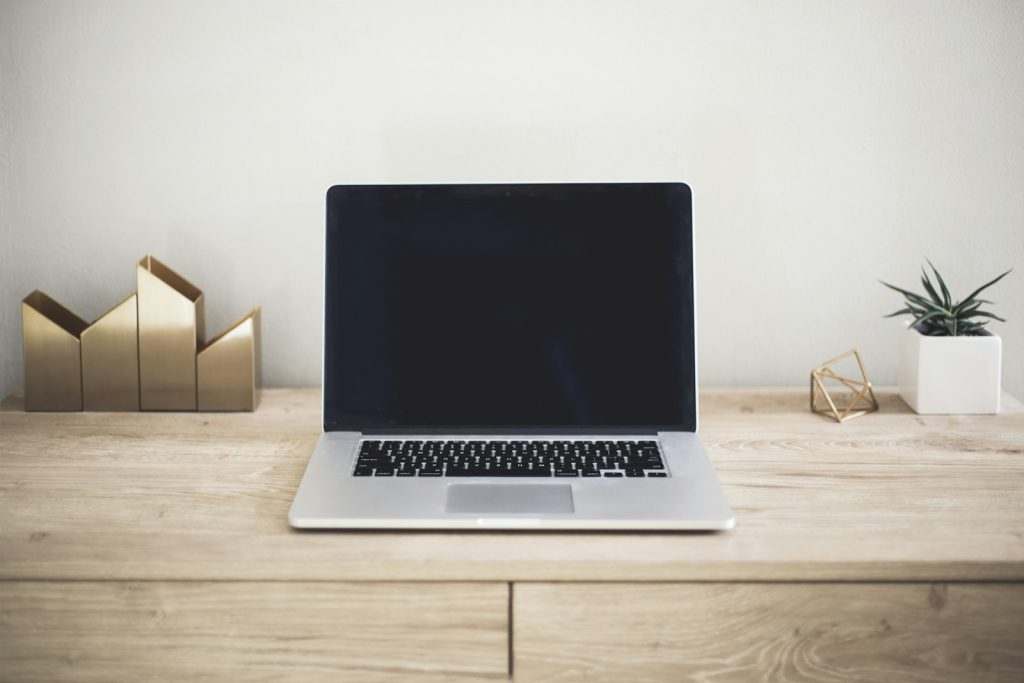 MacBook Air M2 13 İnç 256 GB — Yeni Gibi, Kutulu
